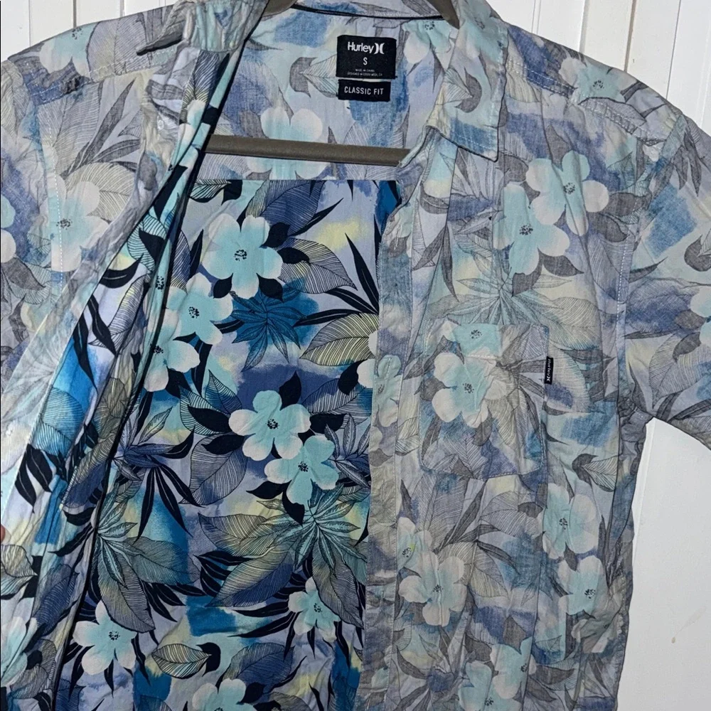 Hurley Light Blue Floral Short-Sleeve Button-Up Mena Shirt Size Small - Picture 4 of 5